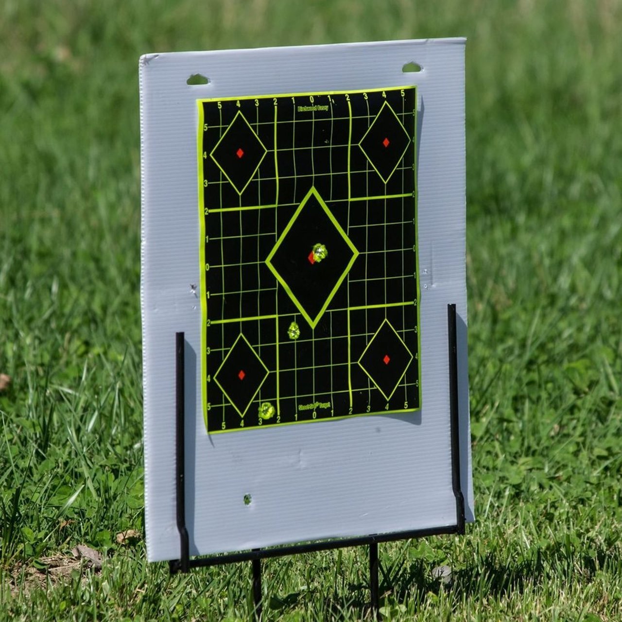 Birchwood Casey Shoot-N-C Sight-In Paper Reactive Shooting Targets - 15 Targets 36 Pasters 8 Inch #34112